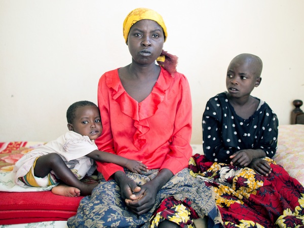 Julie and children - Lent 2020 - WEE BOX - DRC