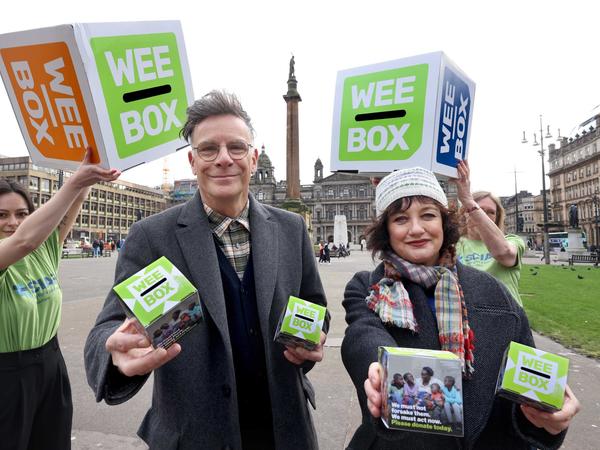 Ricky Ross and Lorraine McIntosh with WEE BOXES in Glasgow