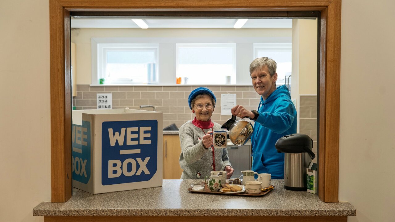 WEE BOX working together Media Images7