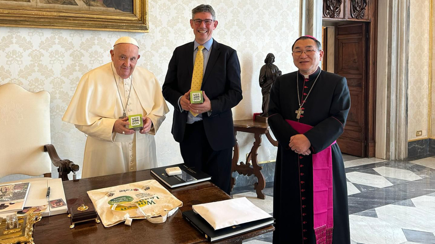 Pope with WEE BOX 2