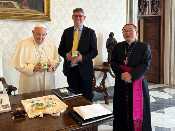 Pope with WEE BOX 2