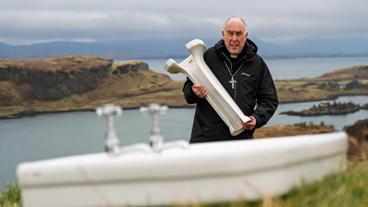 WEE BOX 2026 Bishop Brian Carrying sink